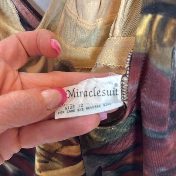 MiracleSuit Multicolor Islander Abstract One Piece Swimsuit. Size 12. - Picture 5 of 6